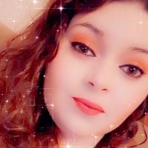 Meet your Posher, Alicia
